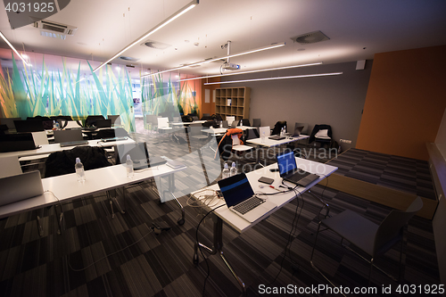 Image of empty it classroom