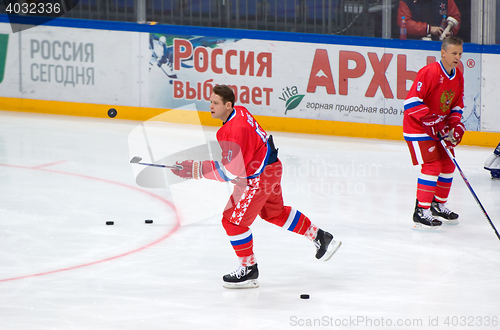 Image of Pavel Bure (10) training