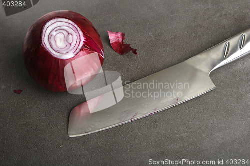 Image of onion and knife