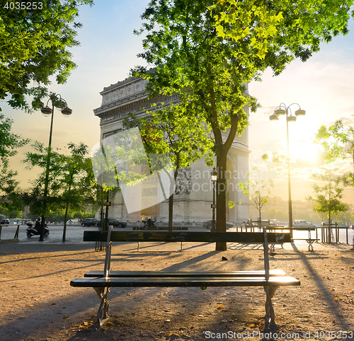 Image of Arc de Triomphe in Paris