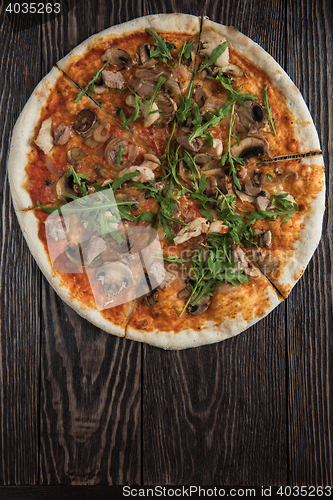 Image of Pizza with chicken and mushrooms