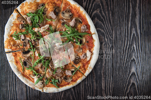 Image of Pizza with chicken and mushrooms