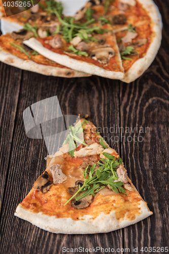 Image of Pizza with chicken and mushrooms