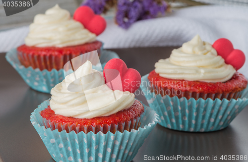 Image of  Cupcakes with red heart