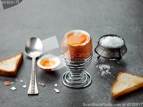Image of freshly boiled egg