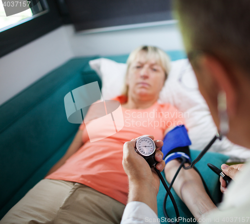 Image of Checking the blood pressure