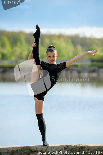 Image of Rhythmic gymnast doing vertical leg-split