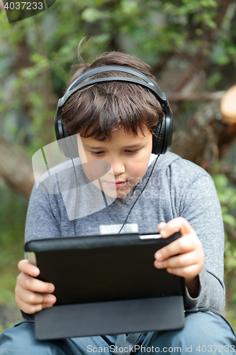 Image of Teen boy in headphones with pad