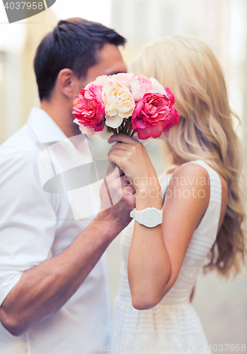 Image of couple with flowers in the city