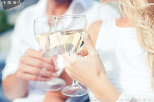 Image of couple drinking wine in cafe