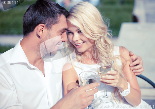 Image of couple drinking wine in cafe