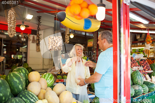 Image of Couple shopping in a fruit and vegetable store