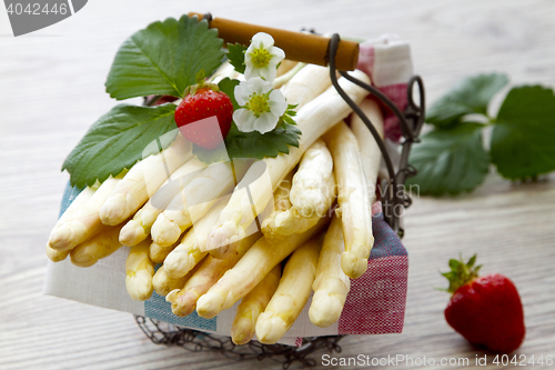 Image of White asparagus in a Basket