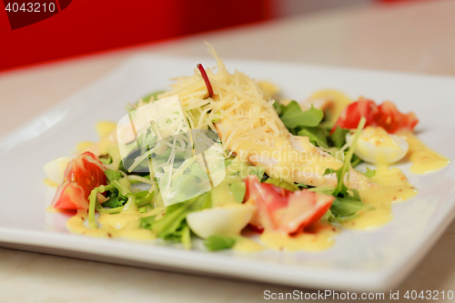 Image of salad with eggs, tomatoes, chicken and cheese