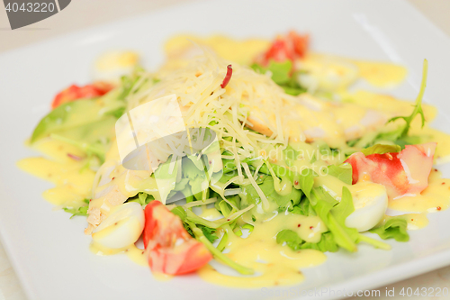 Image of salad with eggs, tomatoes, chicken and cheese