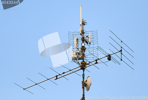 Image of antenna and wi-fi transmitter on the roof