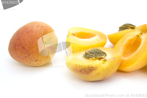 Image of peaches