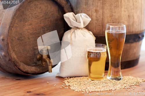 Image of close up of beer barrel, glasses and bag with malt