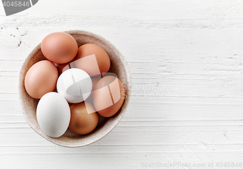 Image of bowl of various fresh eggs