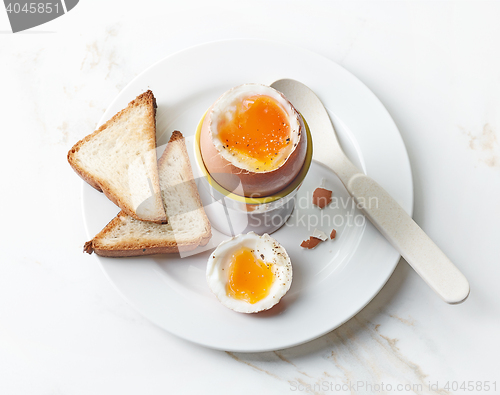 Image of freshly boiled brown egg