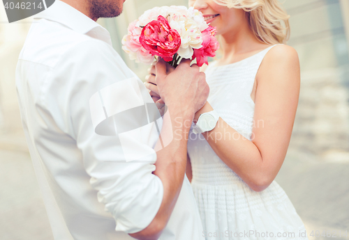 Image of couple with flowers in the city