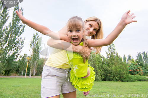 Image of Mom keeps daughter in her arms and rocking