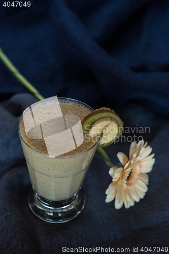Image of smoothie made from kiwi, bananas and orange juice