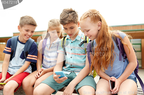 Image of elementary school students with smartphones