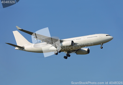 Image of Commercial Plane Landing