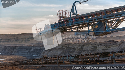 Image of Long conveyor belt transporting ore