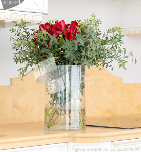 Image of beautiful flower arrangement in clear glass vase