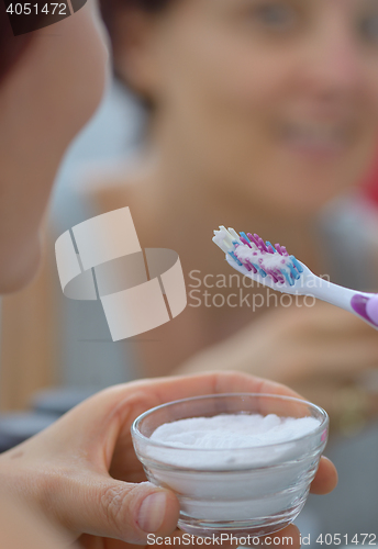 Image of brightening teeth with sodium bicarbonate 