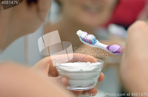 Image of brightening teeth with sodium bicarbonate