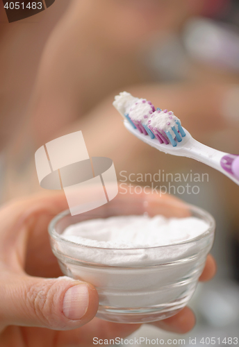 Image of brightening teeth with sodium bicarbonate