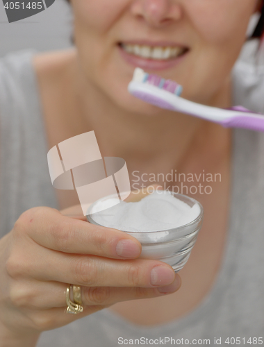 Image of brightening teeth with sodium bicarbonate