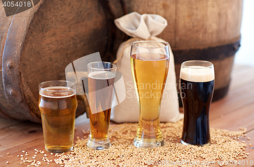 Image of close up of beer barrel, glasses and bag with malt