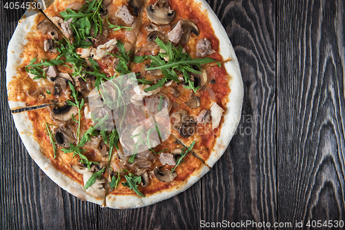 Image of Pizza with chicken and mushrooms