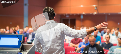 Image of Public speaker giving talk at Business Event.