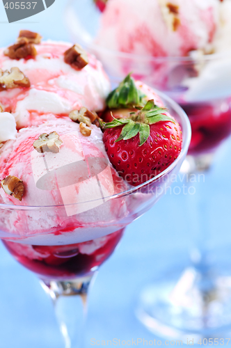 Image of Strawberry ice cream sundae