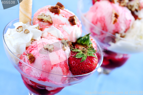 Image of Strawberry ice cream sundae