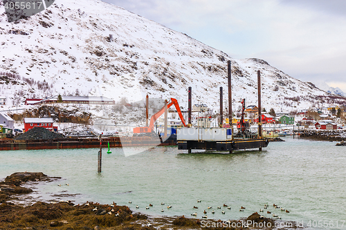 Image of spectators to dredging