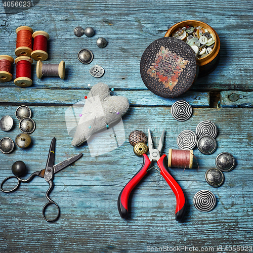 Image of Buttons and thread