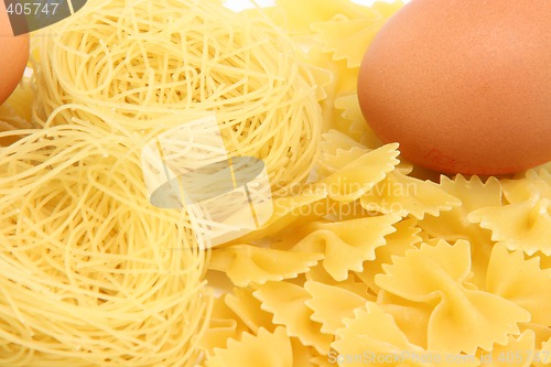 Image of sphaghetti and eggs closeup