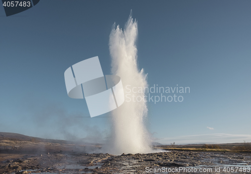 Image of Erupting Geyser hot spring\r