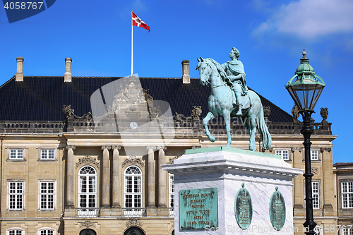 Image of Amalienborg palace in Copenhagen, Denmark