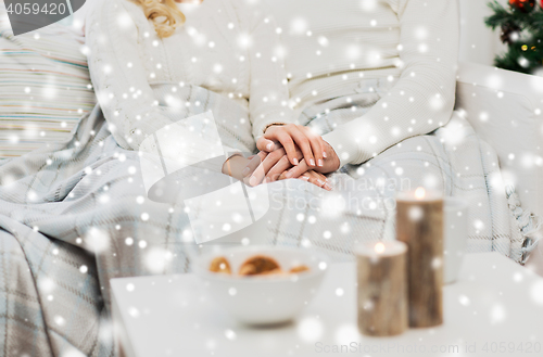 Image of close up of happy couple at home for christmas