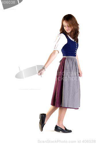 Image of woman in Dirndl pulls