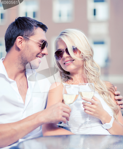 Image of couple drinking wine in cafe