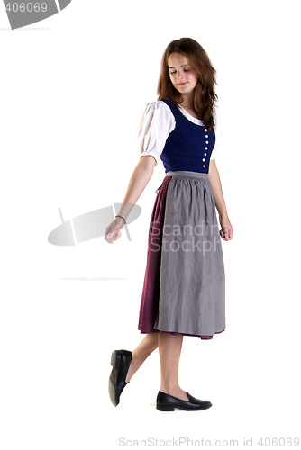 Image of woman in Dirndl pulls