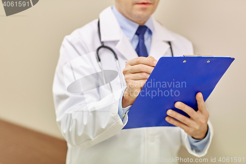 Image of close up of doctor with clipboard at hospital